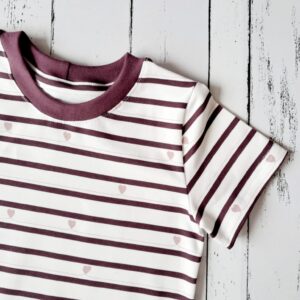 Csíkos szivecskés póló 98-as