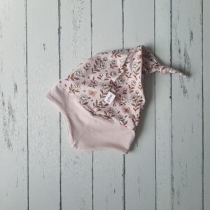 Virágos fülvédős sapka (50-52 cm)