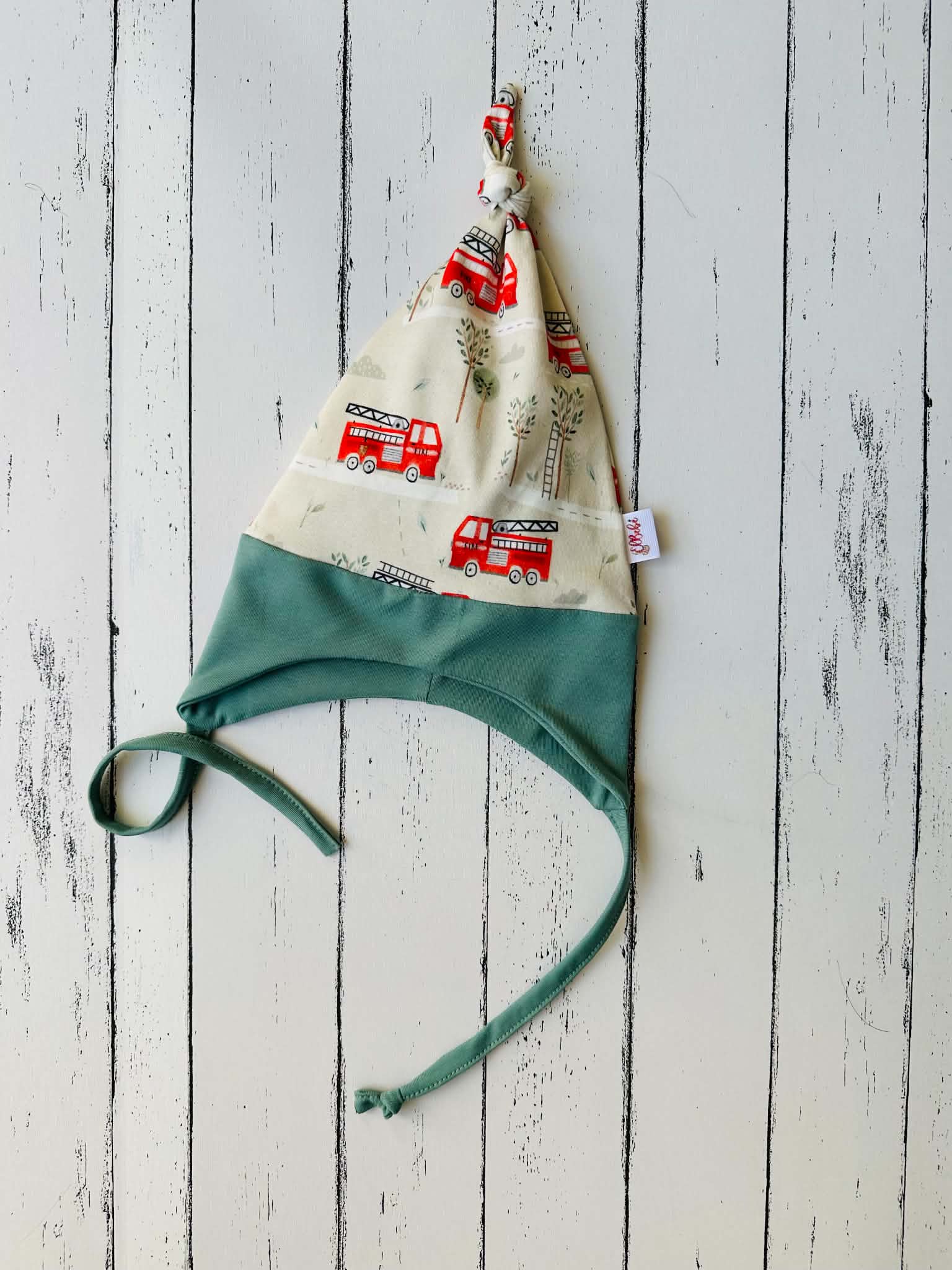 Tűzoltóautós fülvédős sapka (47-48 cm)